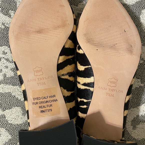 ANN TAYLOR DYED CALF HAIR FUR PUMPS WITH BROOCH RHINESTONES - Picture 7 of 10